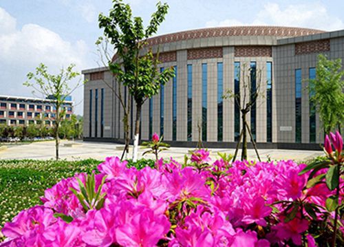 2023年读农村经济综合管理专业选择镇江哪所职教中心比较好